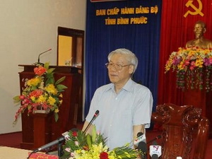 ທ່ານເລຂາທິການໃຫຍ່ຫງວຽນຟຸຈ້ອງ ຢ້ຽມຢາມ ແລະ ເຮັດວຽກຢູ່ແຂວງ ບິ່ງເຟືອກ